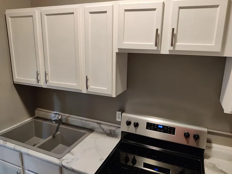 401 E Erie St #3 — Photo 8
