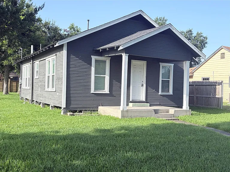 1401 Edison St — Photo 24