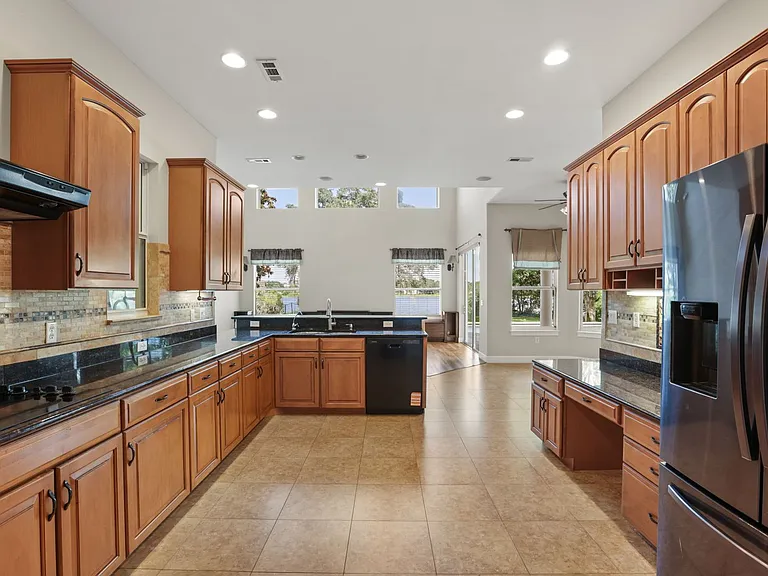 5554 Palm Lake Cir — Photo 24