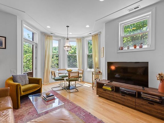 3rd image of 1544 N Hoyne Ave APT 2