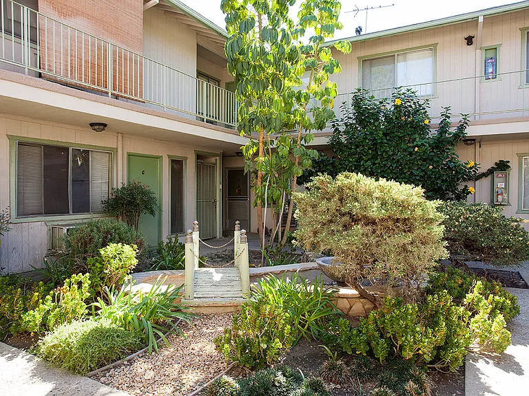 1934 N Hollywood Way #K — Photo 11
