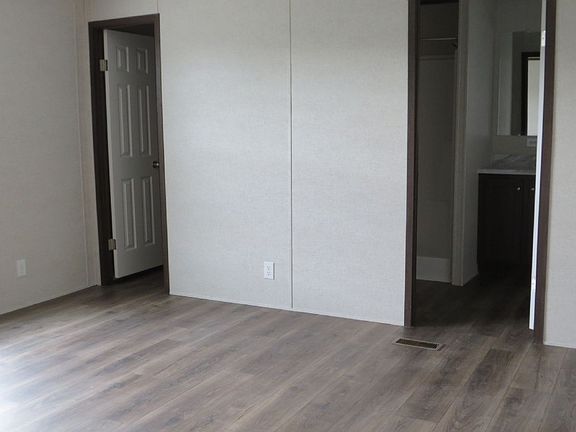 4th image of 1133 White Oak E