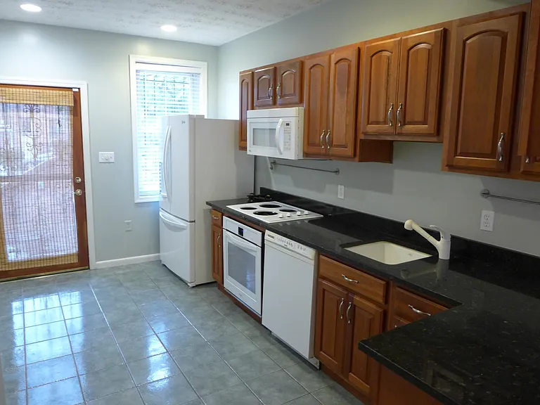 713 Portland St — Photo 16