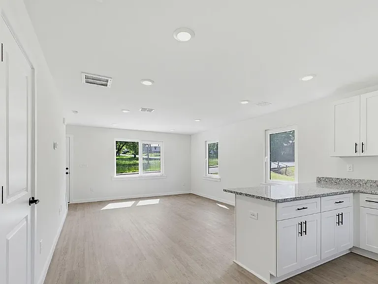 244 S Caldwell Ave #244 — Photo 6