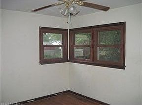 4th image of 16 Eastlawn Dr