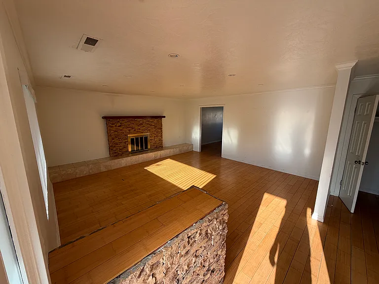 394 S 660 East Cir — Photo 3
