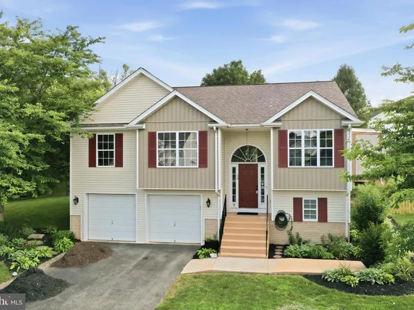 30 Monumental Dr, Charles Town, WV 25414