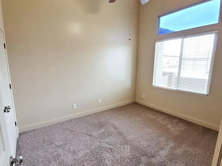 259 N 2940 E — Photo 10