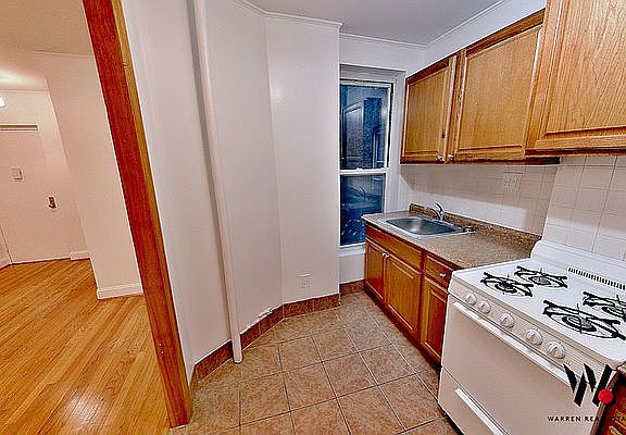 5th image of 80 E 7th St APT 3C