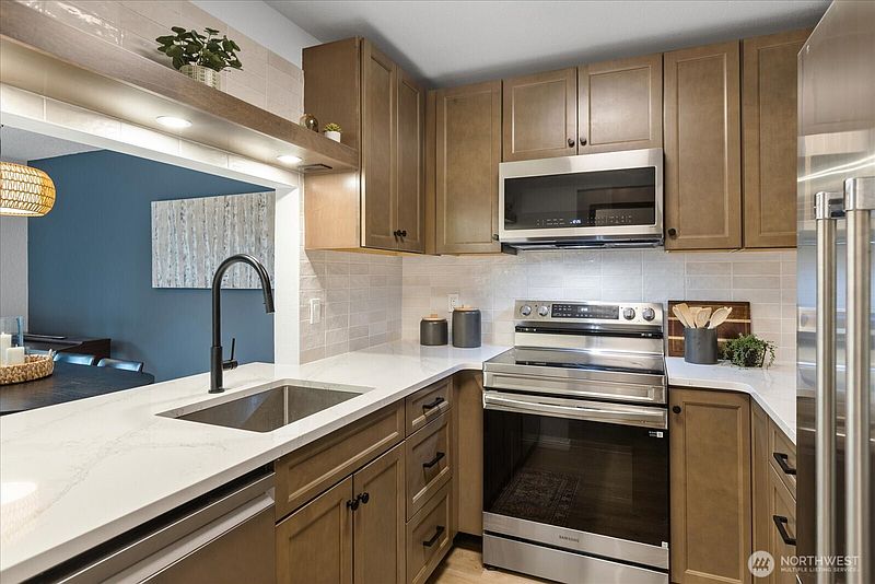 3rd image of 21615 80th Avenue W #215