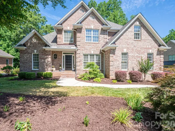 4017 Foxes Trl, Cramerton, NC 28032