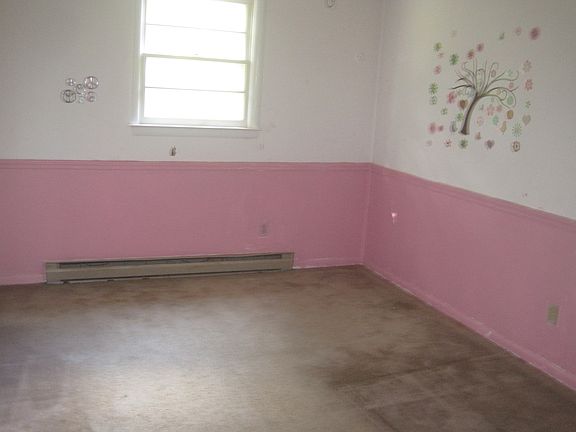 3rd image of 974 Village Cir