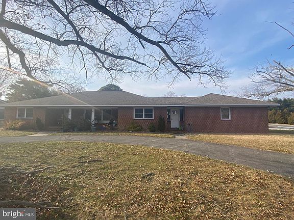 3rd image of 161 Lakeside Dr