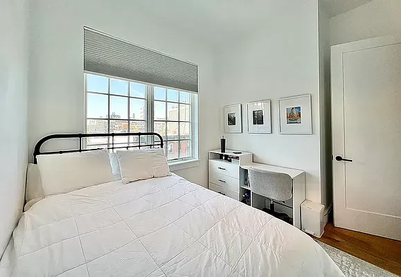 Rented by PREMIUM US INC | media 22