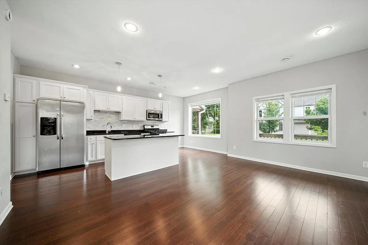 4 bed, 3.5 bath, 1675 sqft, $2,850 — Photo 3