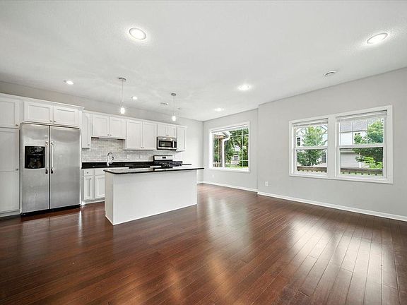 3rd image of 600 W 32nd St APT 1