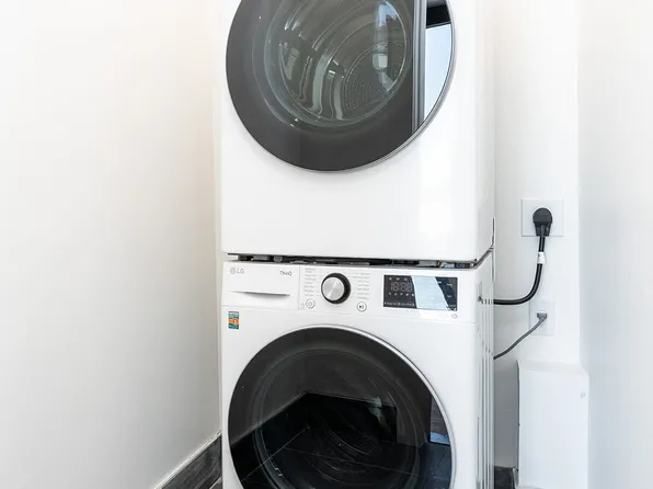 589 Knickerbocker Avenue image 12 of 15