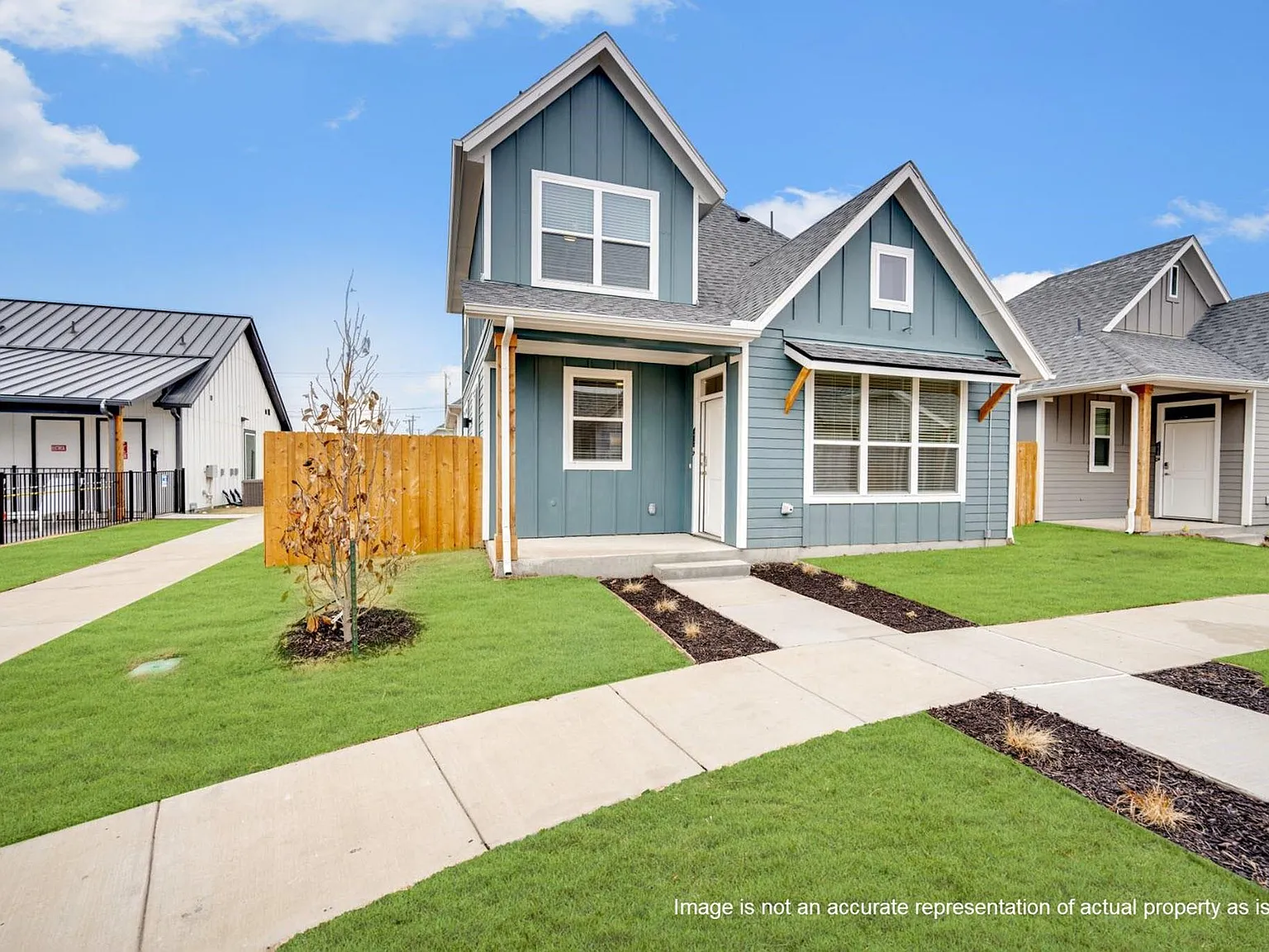 3 bed, 2.0 bath, 1259 sqft, $2,320 — Photo 3