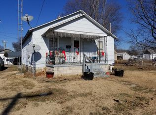 404 W Saint Charles Ave, Mc Leansboro, IL 62859