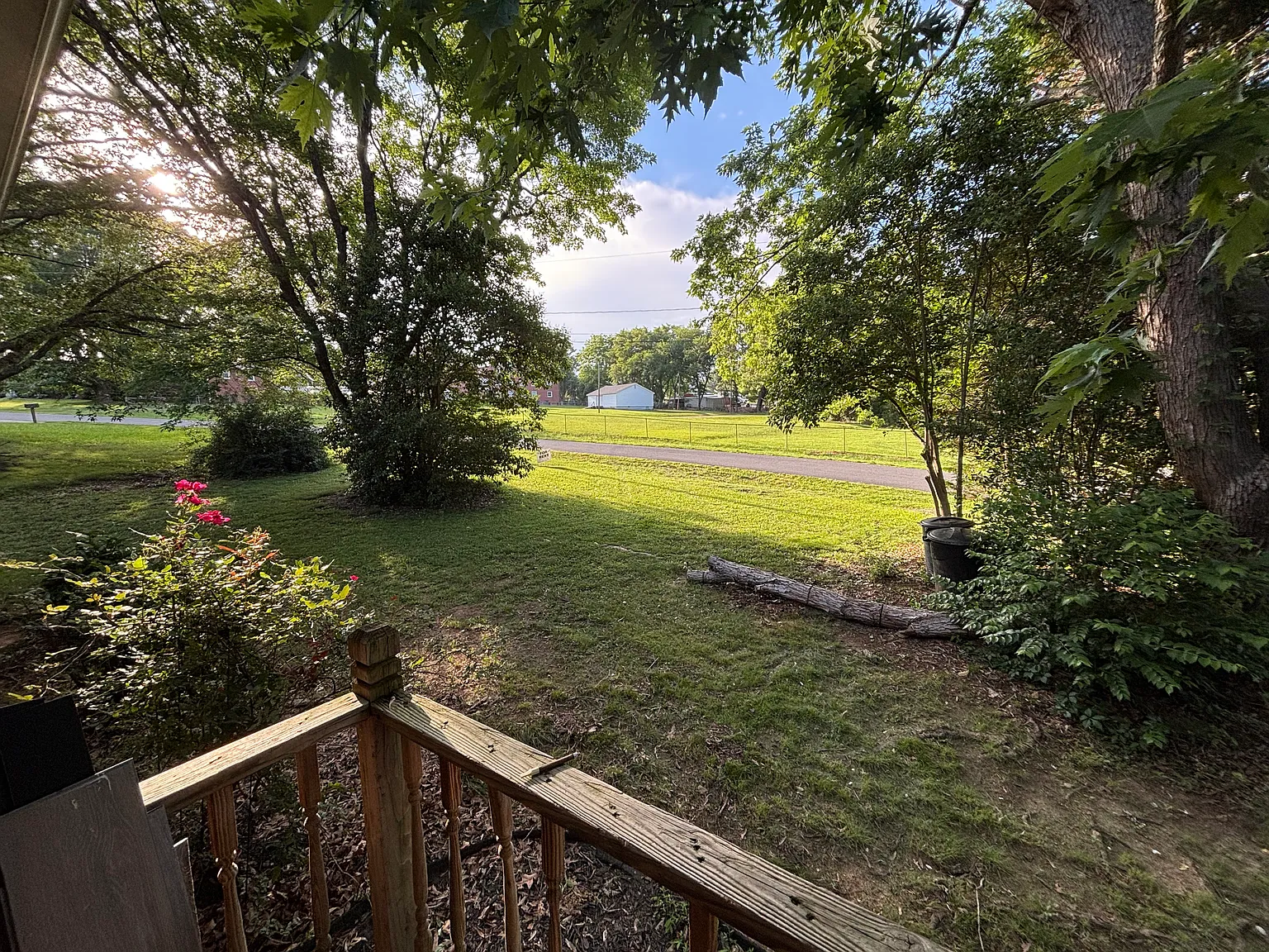 210 Wedgewood Dr — Photo 2
