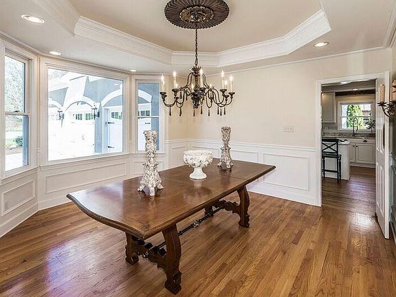5th image of 912 Harbor Pointe Way