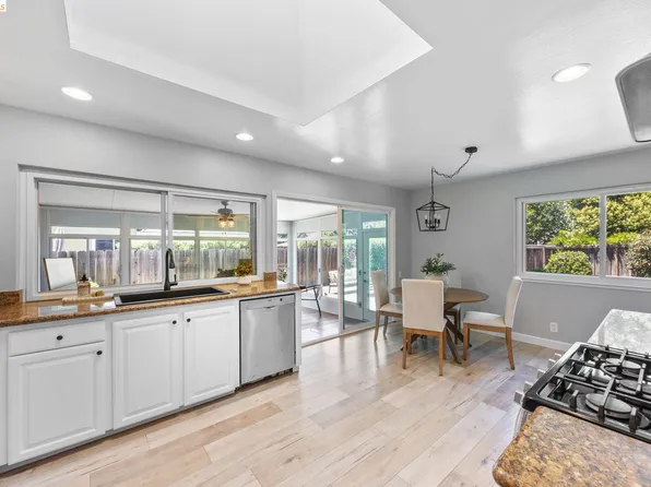 2715 Lyon Cir, Concord, CA 94518