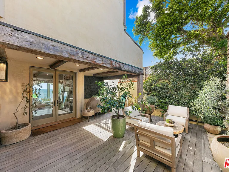 24920 Malibu Rd — Photo 46