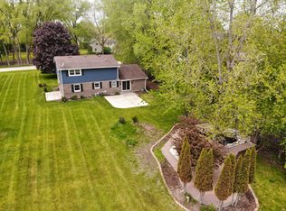 10234 N La Cresta Dr, Mequon, WI 53092