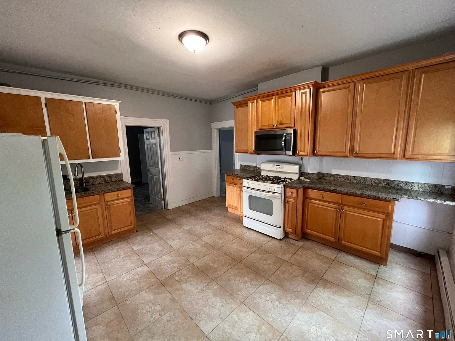 3 bed, 1.0 bath, 1400 sqft, $1,750 — Photo 2