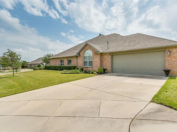 4th image of 212 Castle Hill Dr