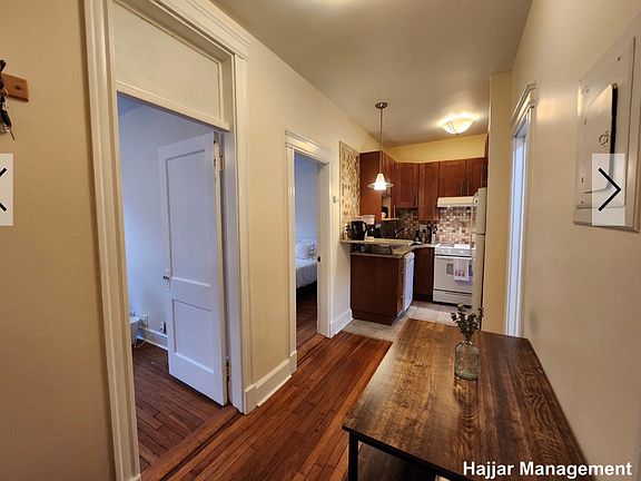4th image of 27 Queensberry St #11