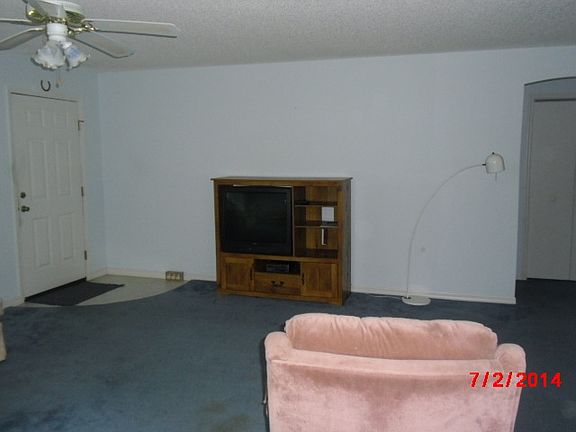 4th image of 1211 E Schwartz Blvd