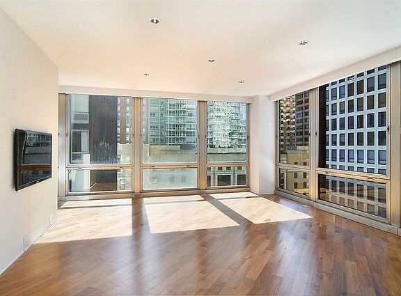 2nd image of 880 N Lake Shore Dr APT 8H