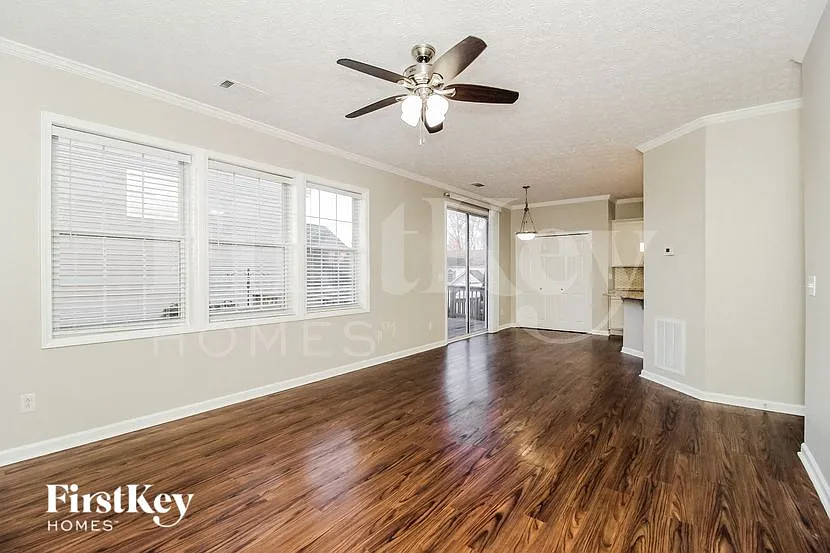 4 bed, 2.5 bath, 1732 sqft, $2,295 — Photo 4