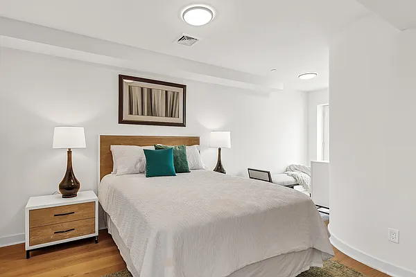 Sold by Amorelli Realty | media 10