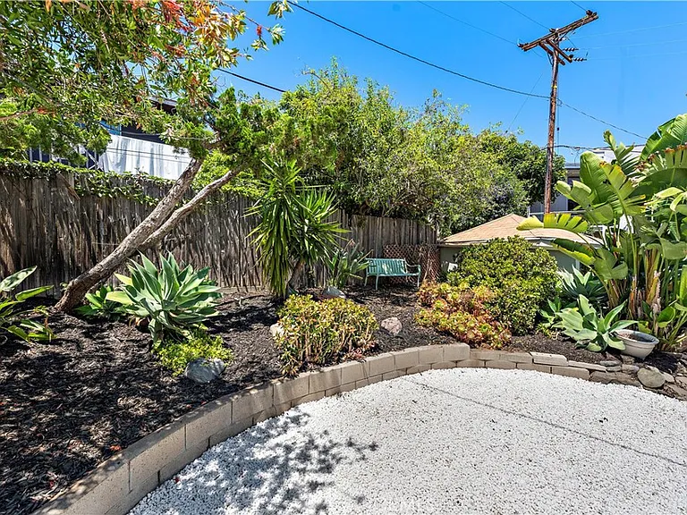 1435 Bluebird Canyon Dr — Photo 21