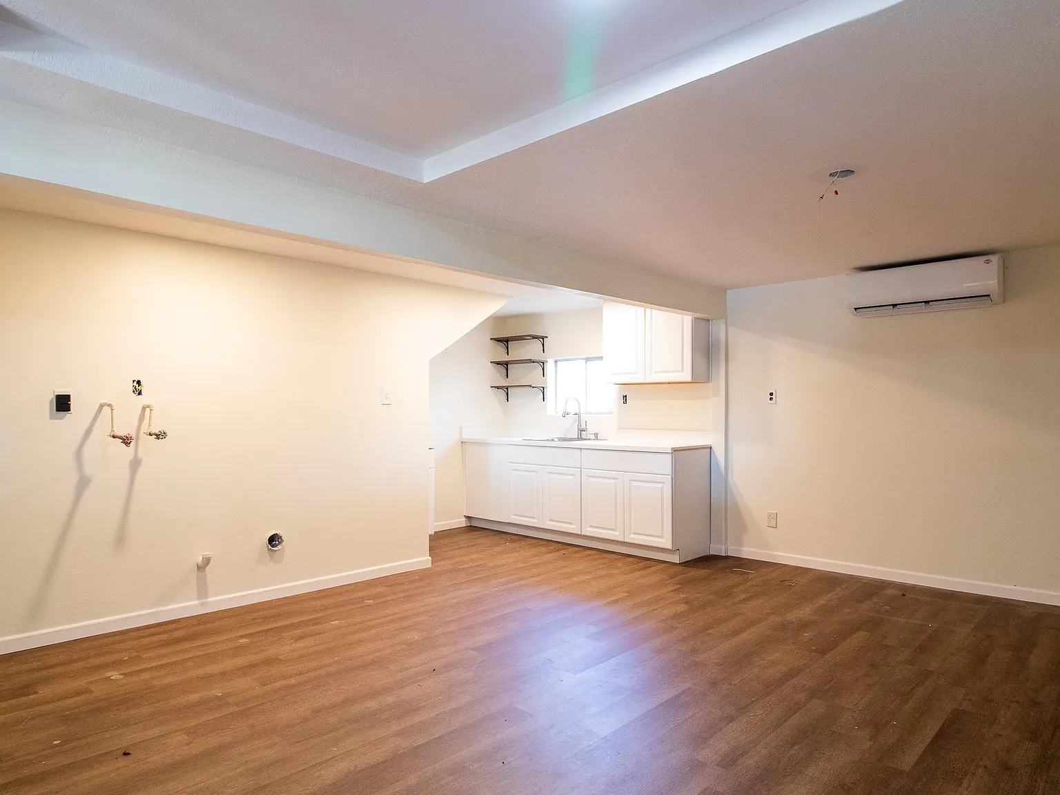 3 bed, 1.0 bath, 1563 sqft, $1,700 — Photo 4