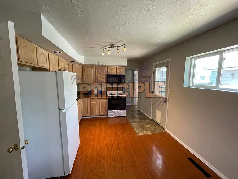 2021 Johns Ave — Photo 7