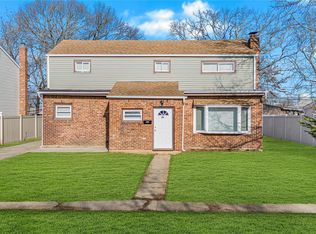 26 Somerset Rd N, Amityville, NY 11701