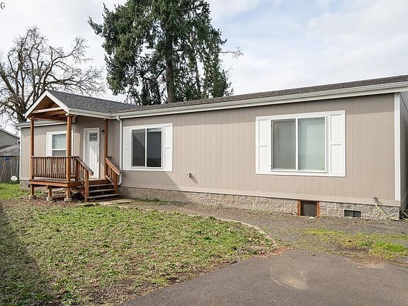 3rd image of 975 N 16th St