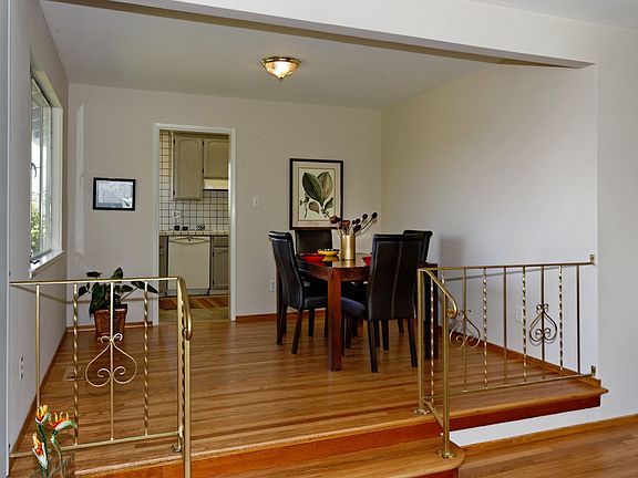 3rd image of 3446 Stewarton Dr