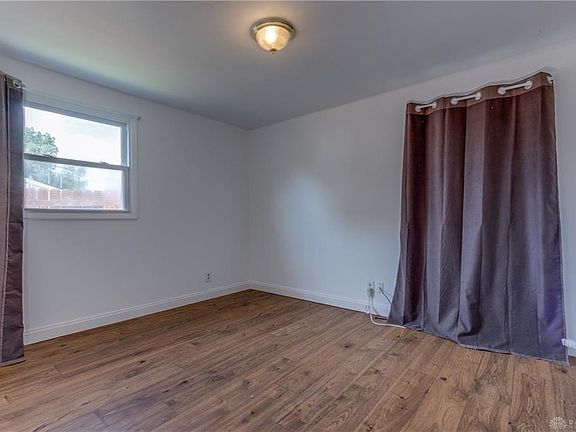 4th image of 158 Winchester St