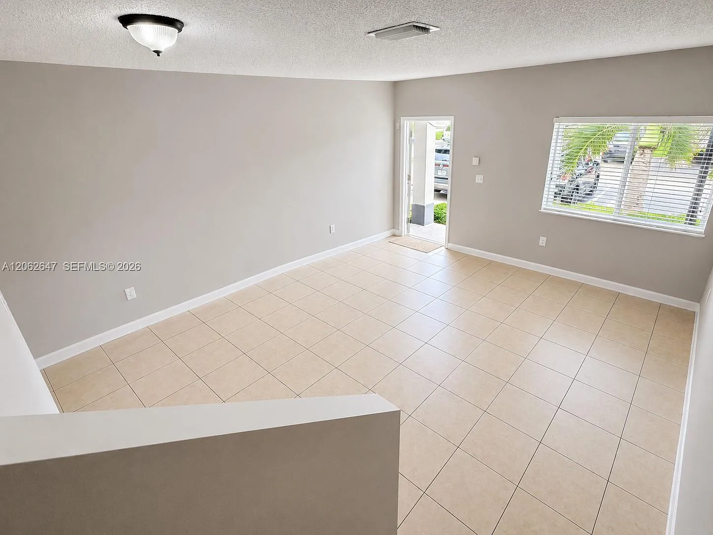 Towngate Condo Eleven — Photo 2