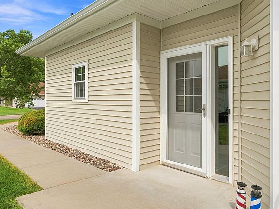 4th image of 2318 Foxglove Way