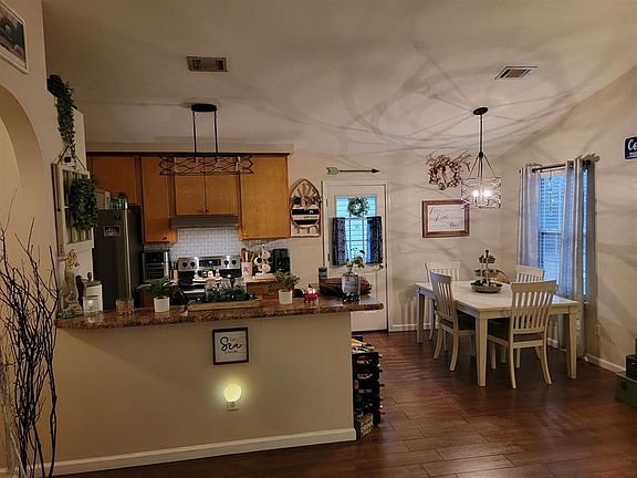2nd image of 17 Summer Brooke Ln