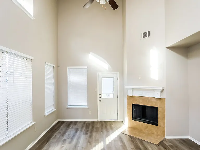 313 Haywood Cir — Photo 4
