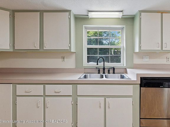 5th image of 605 Cedarwood Dr