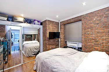 Rented by R New York