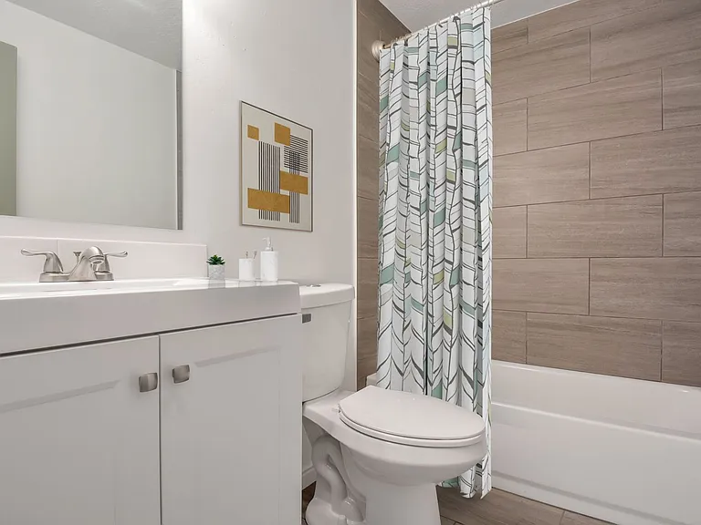 Townhouse Court — Photo 24