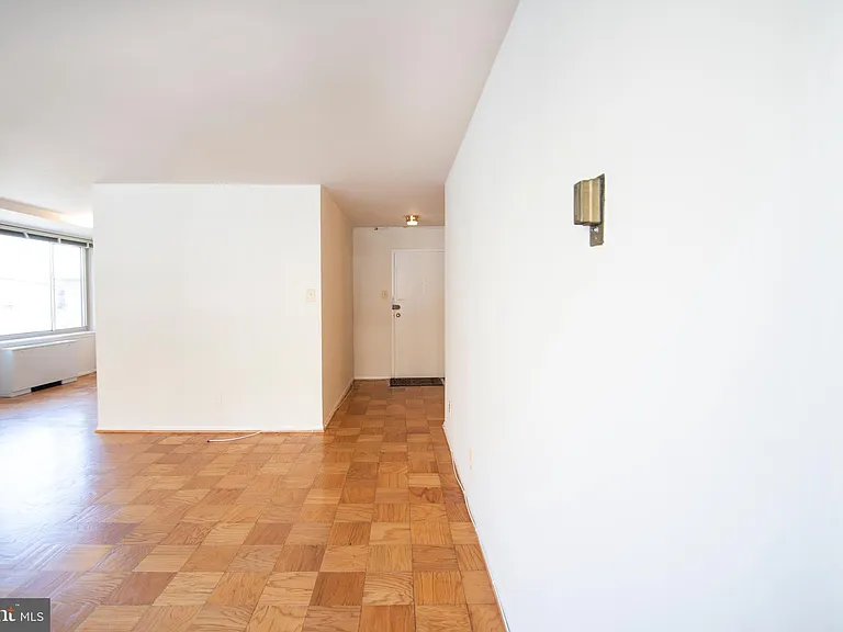 1210 N Taft St #201 — Photo 9